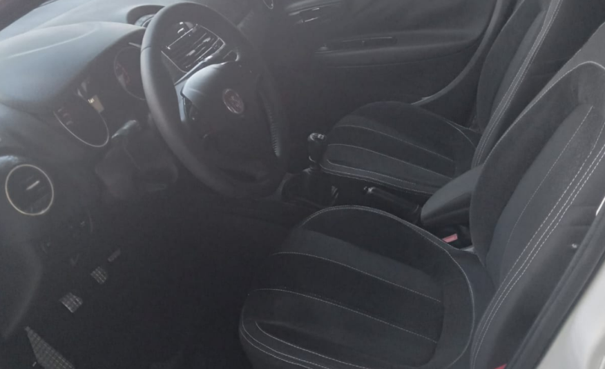 Fiat Punto Sporting 1.8 Manual ano 2013